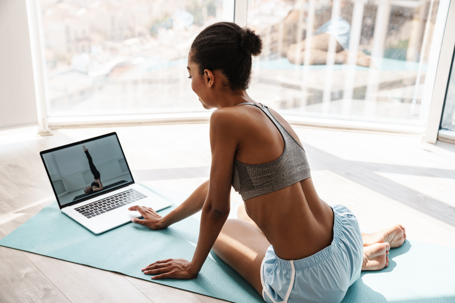 4 Tips for Staying Focused in Online Yoga Teacher Training